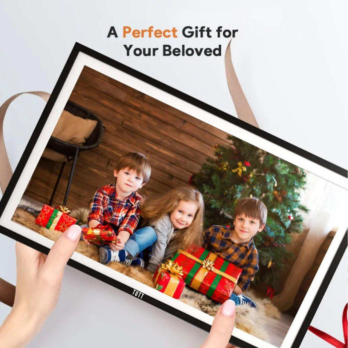 TUTT 15.6” Digital Photo Frame | WiFi IPS Touch Screen, Internal 32 GB | Frameo App | Tabletop or Wall-Mounted | 128GB Micro SD SanDisk + 5 in 1 Card Reader - TUTT