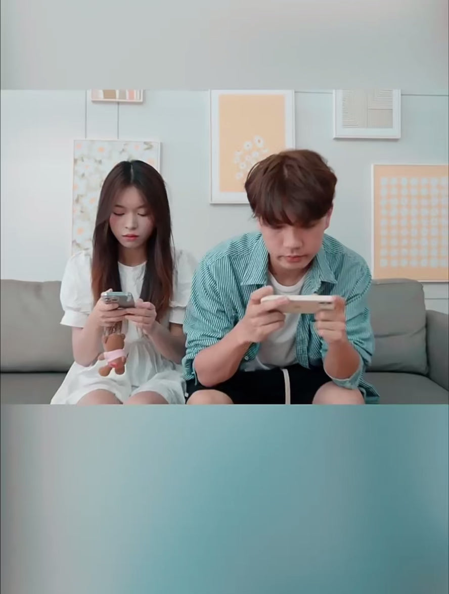 TUTT L9 + AI Module | 3 Axis Pro Handheld Anti-shake Smartphone Selfie Stick Phone Gimbal Stabilizer with Extendable Rod, Light Tripod and AI Auto Face Tracking Module Vlog YouTube